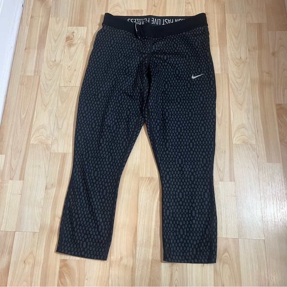 Nike Dri-Fit womens black cropped leggings, women’s size Medium